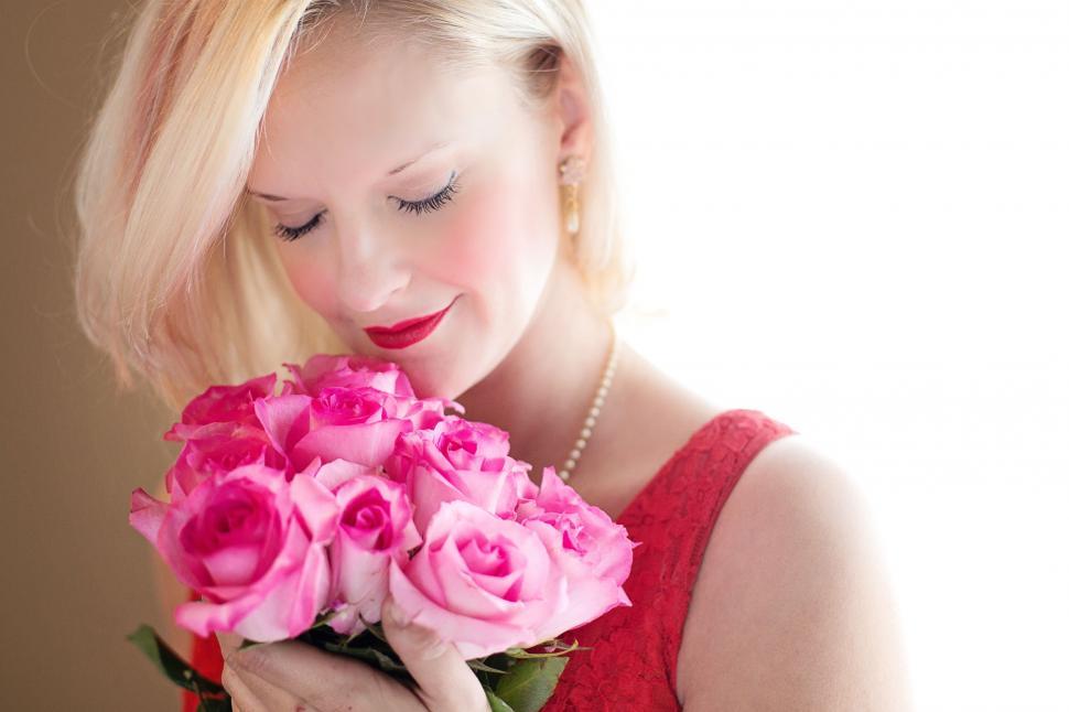 Free Image of Blonde Woman With Pink Flowers  