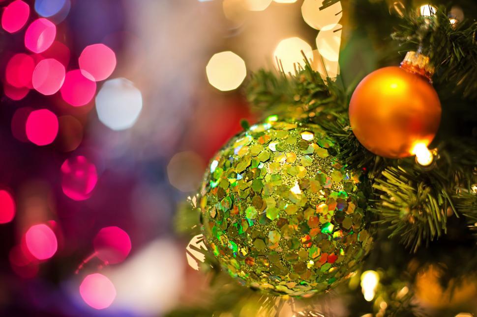Free Image of Glittering Christmas Balls 