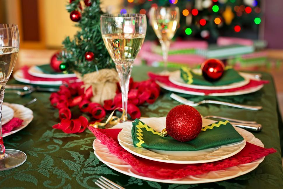 Free Image of Christmas Dinner Table and bokeh lights 