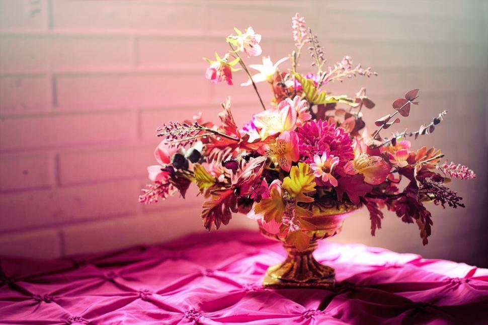Free Image of Bouquet of flowers - Space for text  