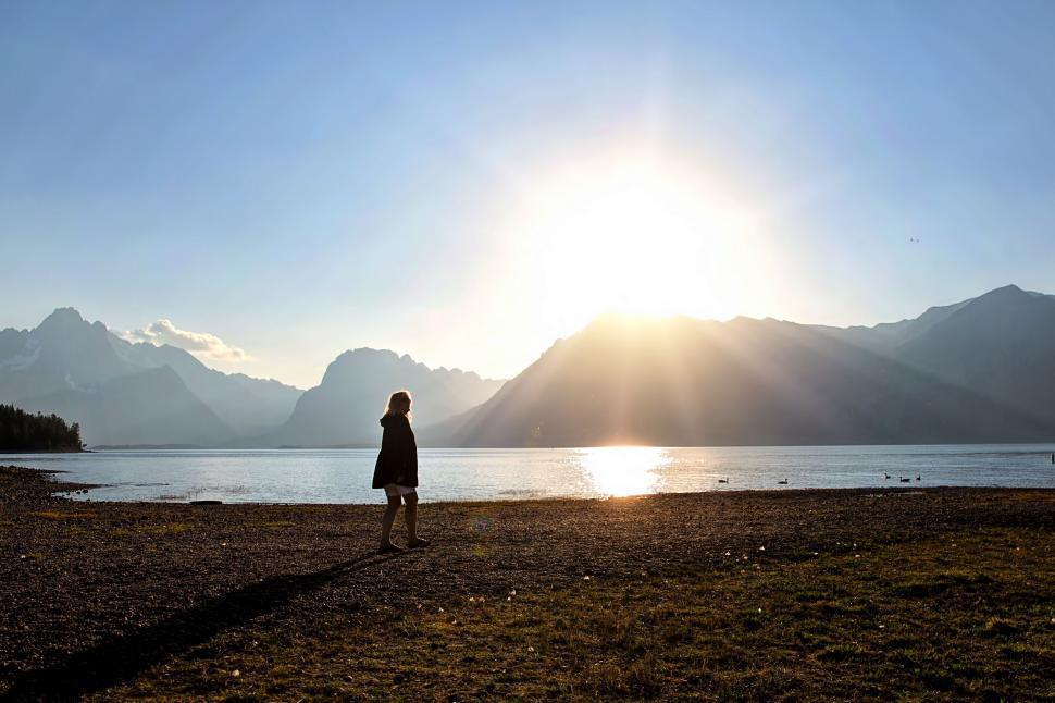 Free Image of Woman And Sunset With Lake 