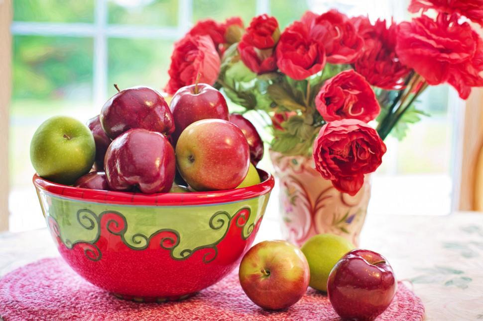 Free Image of Fresh Apples and Red Flowers  