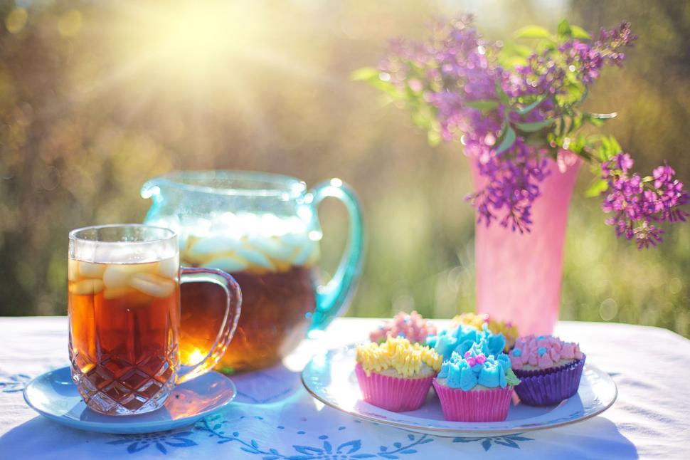 Free Image of Iced Tea and Lavender flowers in the garden 