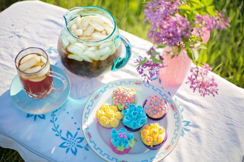 Free Image of Cupcakes and Iced Tea on table in the garden 