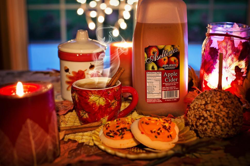 Free Image of Hot Apple cider and Lit candles 