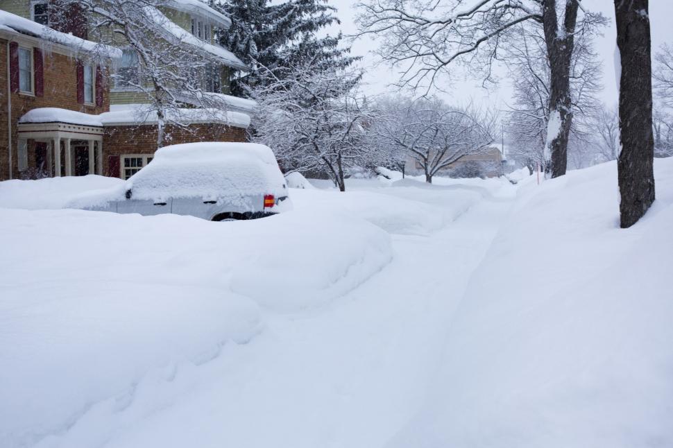 Free Image of Car and houses in snow - Michigan 