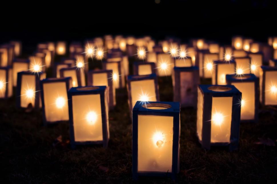 Free Image of Christmas lanterns with candles 