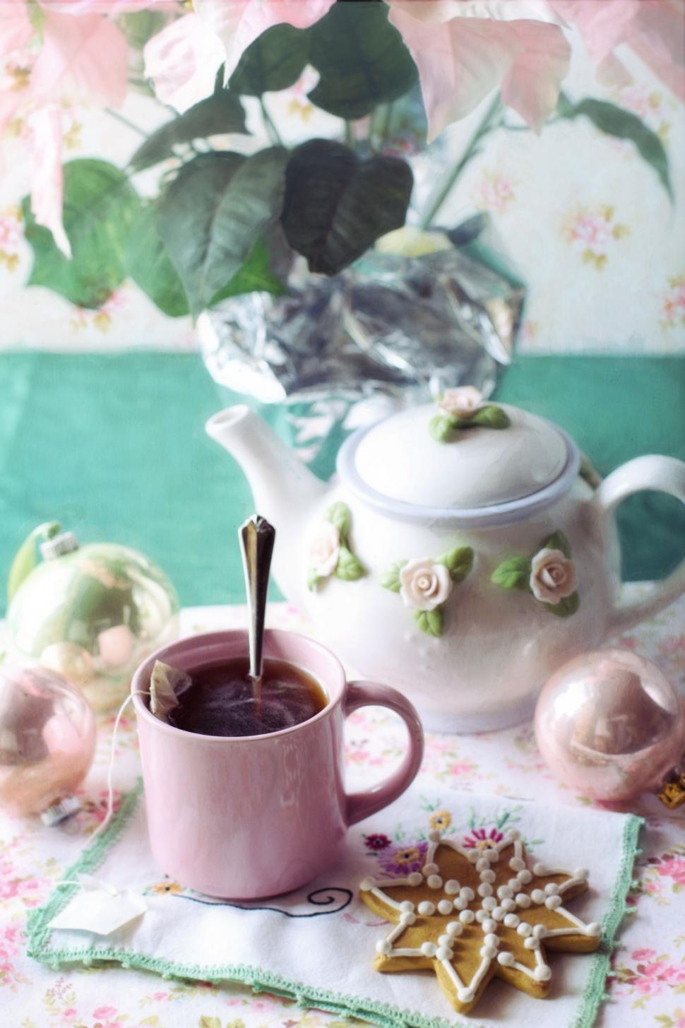Free Image of Tea and Star Cookie with Teapot  
