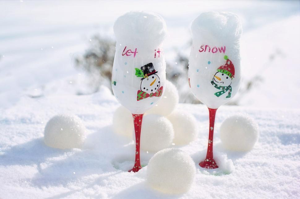 Free Image of Goblets and snowballs - Let It Snow 