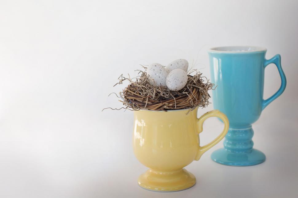 Free Image of Easter Eggs and Mugs on white background 
