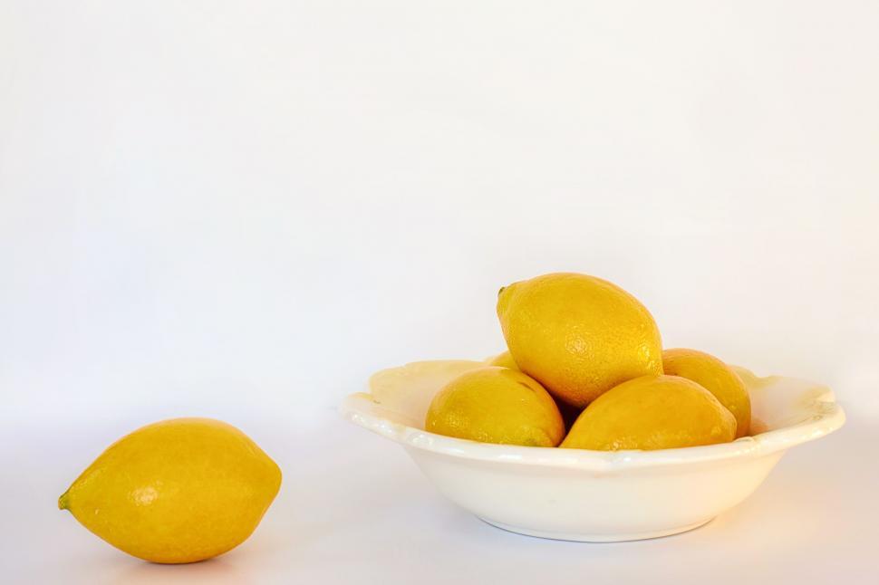 Free Image of Yellow Lemons 