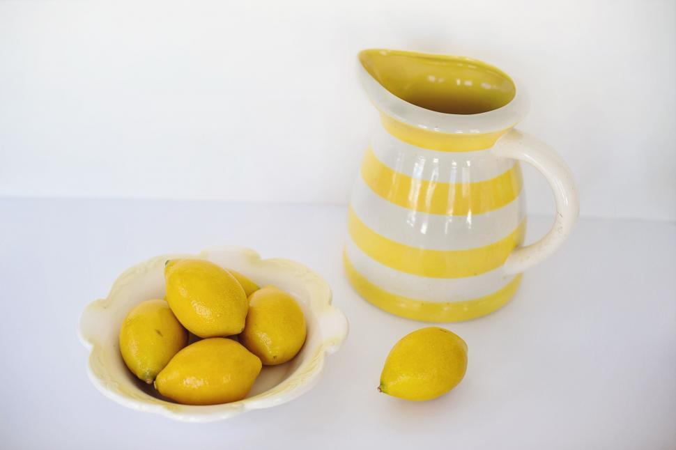 Free Image of Bowl of Lemons  