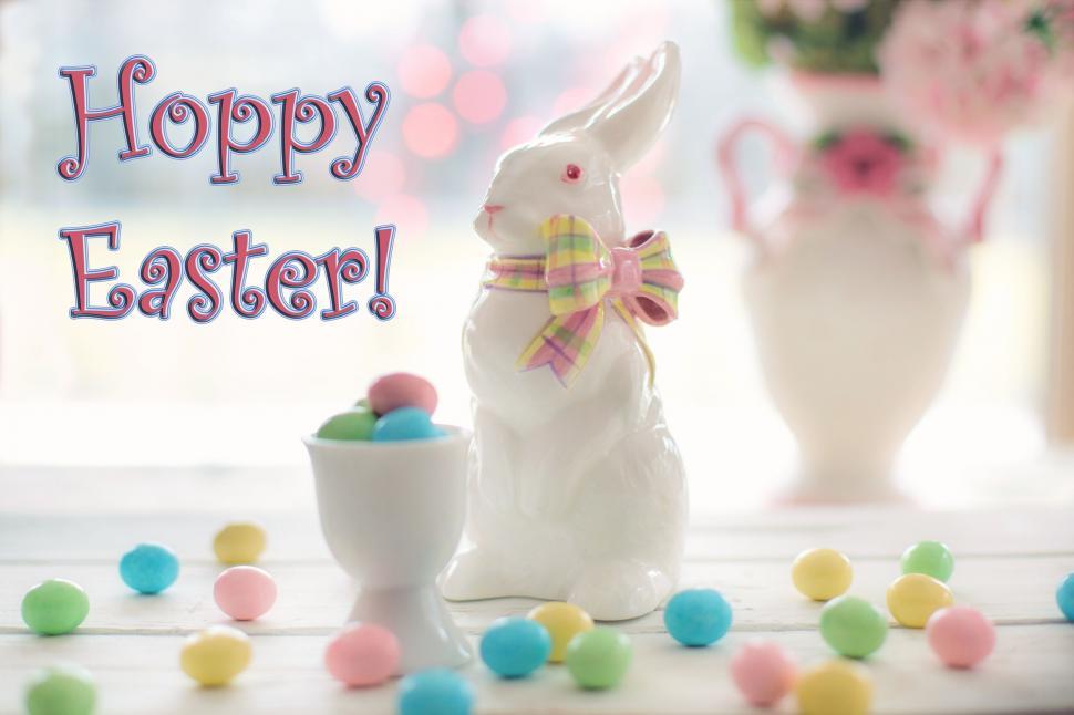 Free Image of Easter Bunny and candies - Hoppy Easter ! 