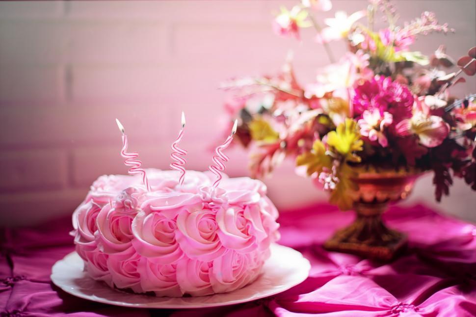 Free Image of Birthday cake 