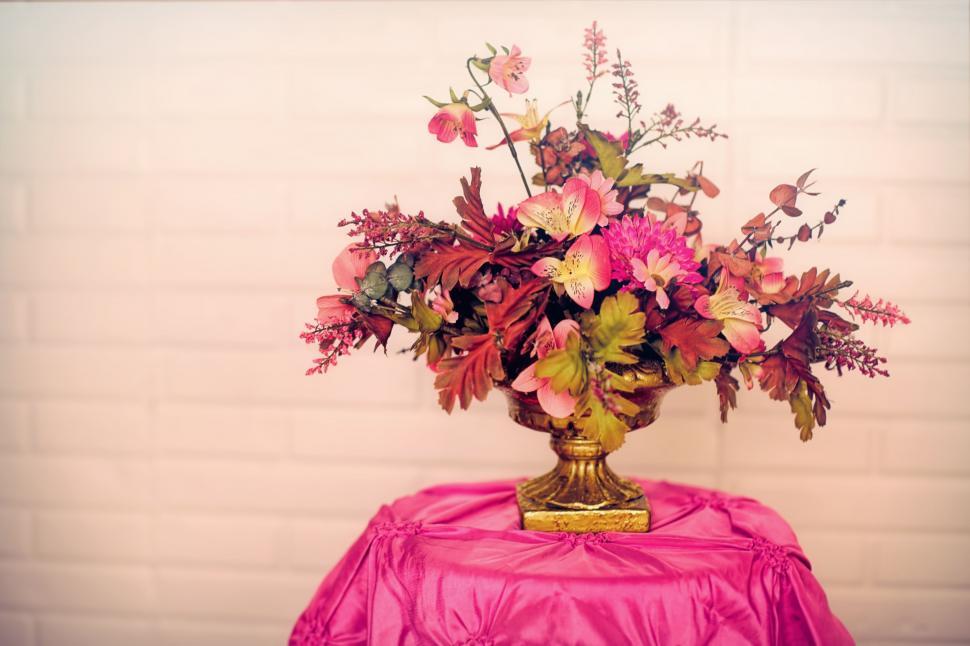 Free Image of Flowers in vase 
