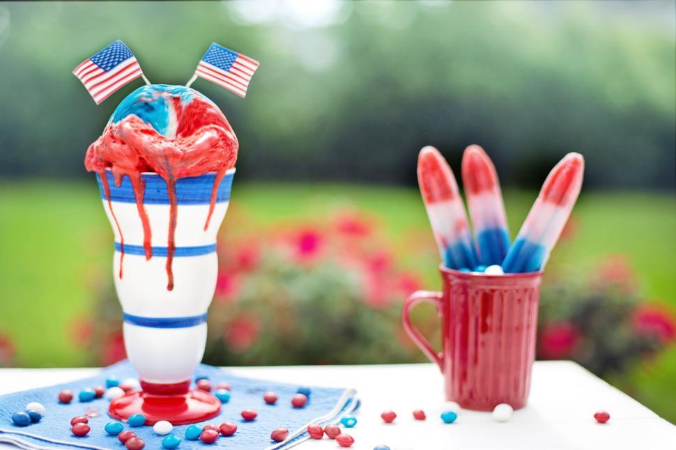Free Image of American Flags and Ice Cream 