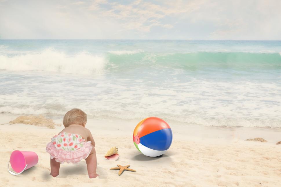 Free Image of Toddler Baby at beach 