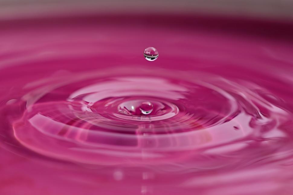 Free Image of Pink water drop 