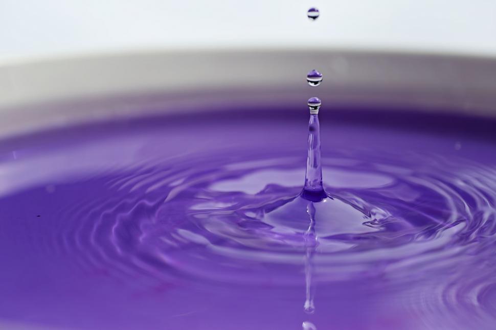 Free Image of Purple water drop 