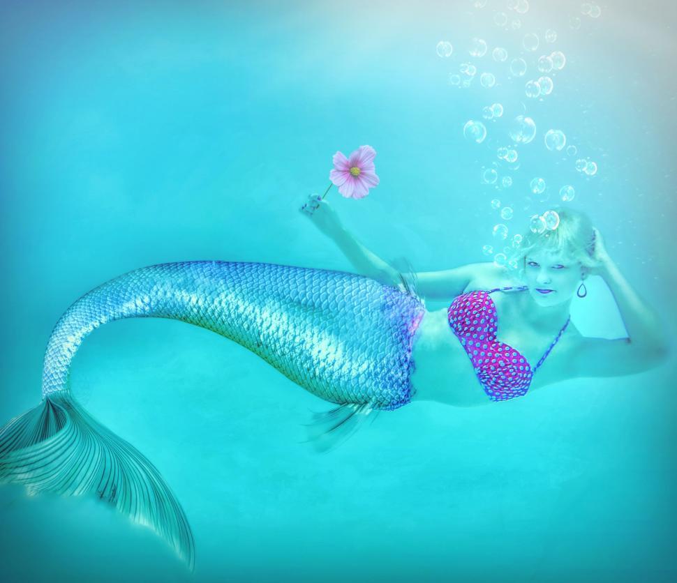 Free Image of Underwater Mermaid and Flower - Looking at camera 