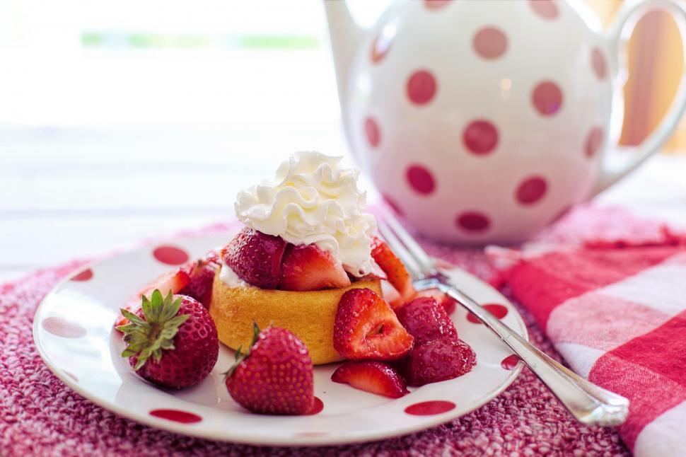 Free Image of Strawberry shortcake 