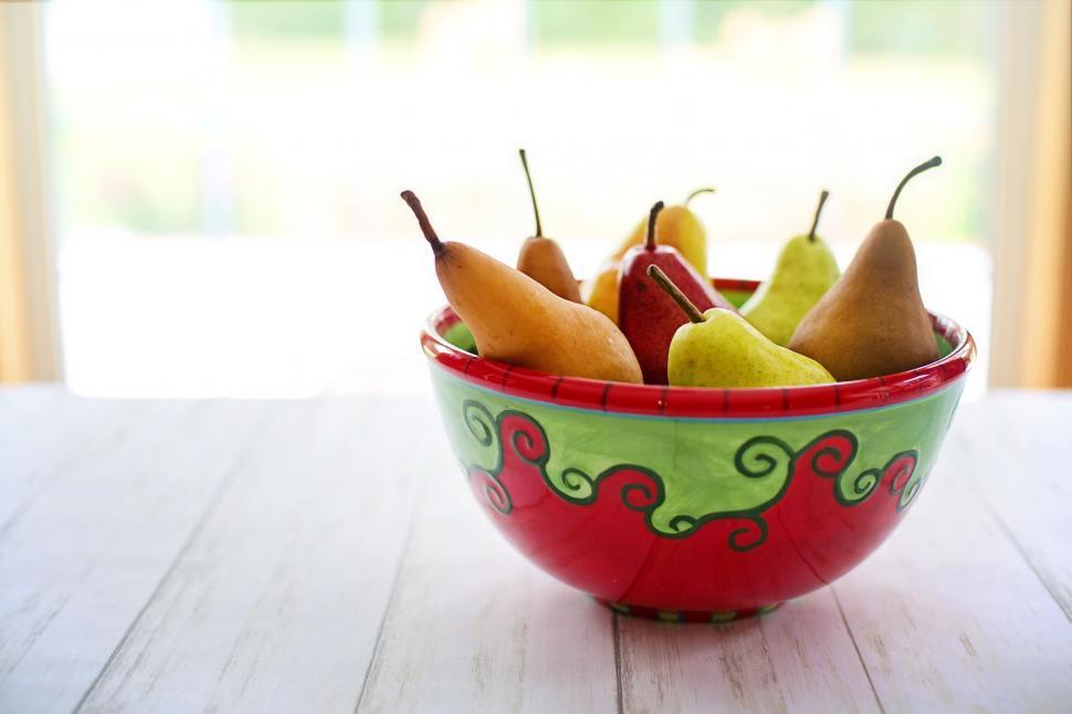 Free Image of Pears on table  
