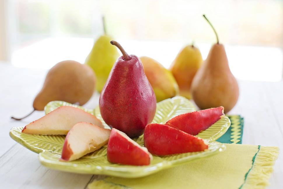 Free Image of Sliced red pears on plate 