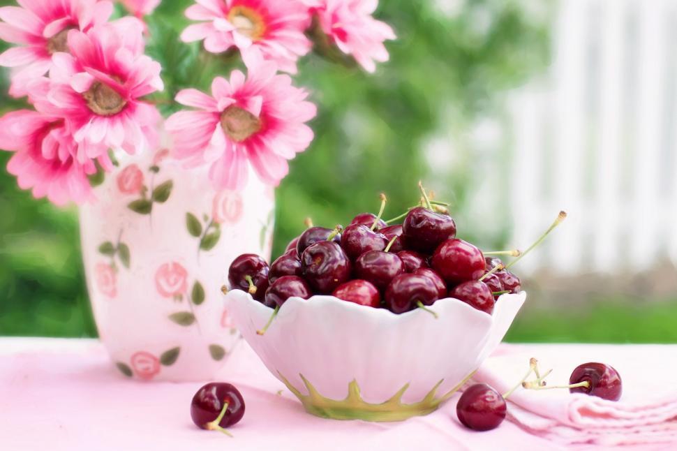 Free Image of Bowl of Cherries  