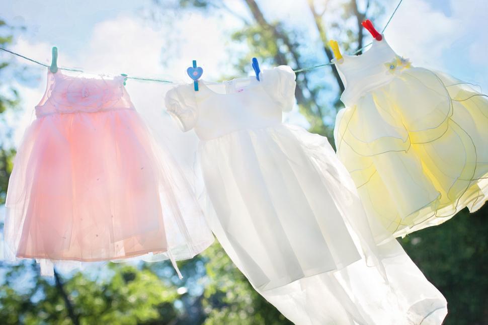 Free Image of Clothes on the clothesline 