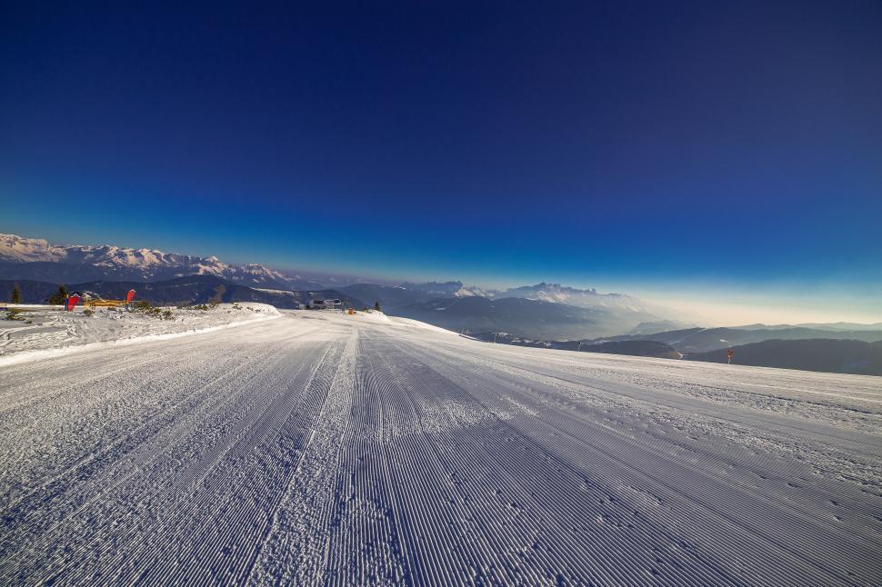 Free Image of Ski runway 