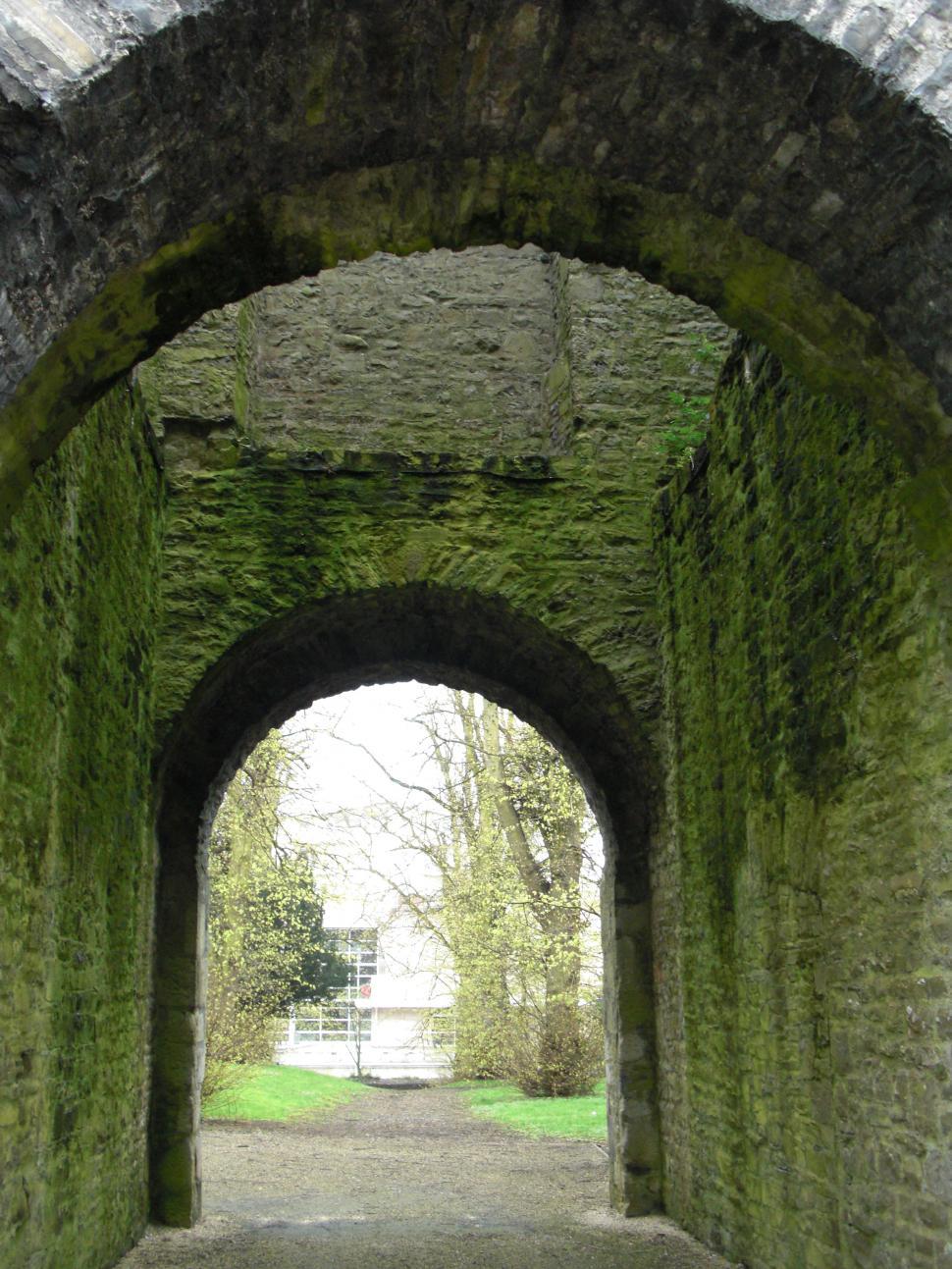 Free Image of Moss-Covered Stone Archway 