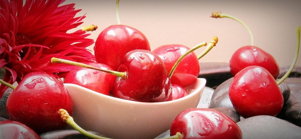 Free Image of Red Cherries with water drops 