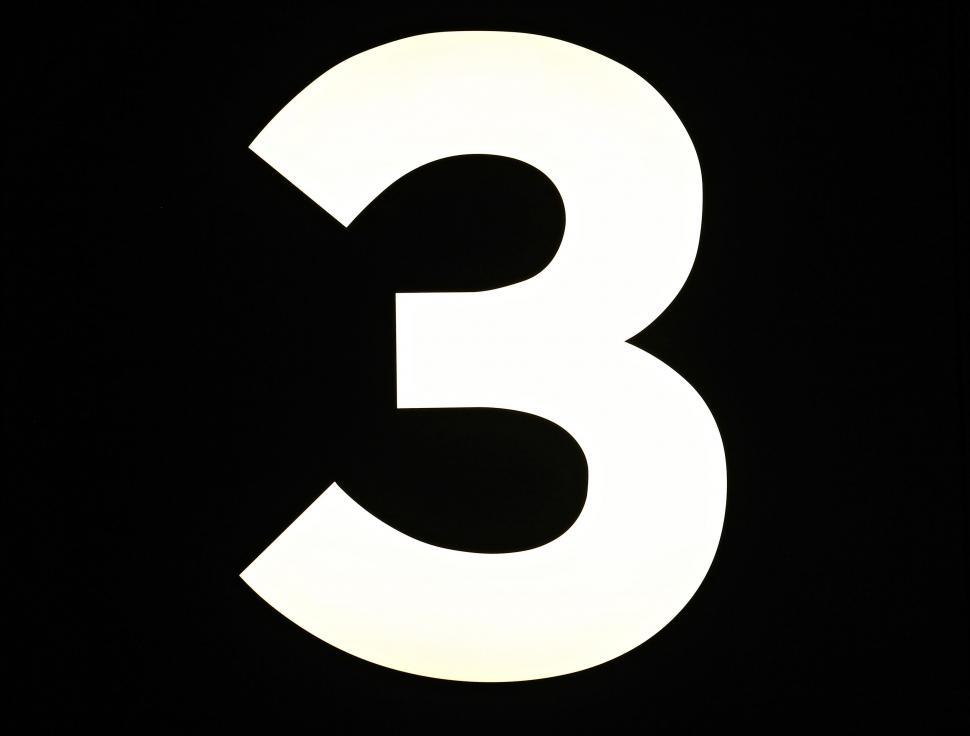 Free Image of Number 3 - B&W 