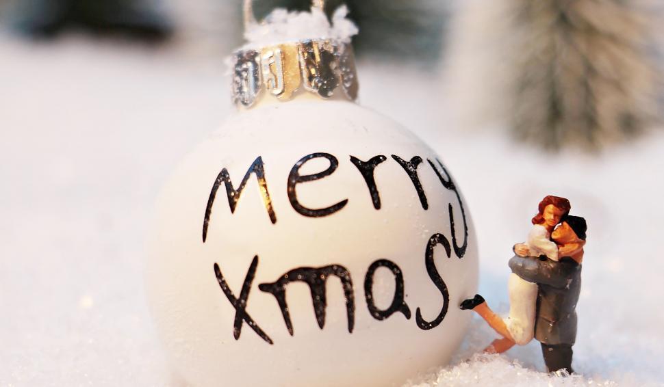 Free Image of Christmas bulb and snow - Merry Xmas  