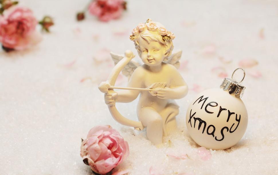 Free Image of Cupid ornament and pink roses - Christmas Theme 