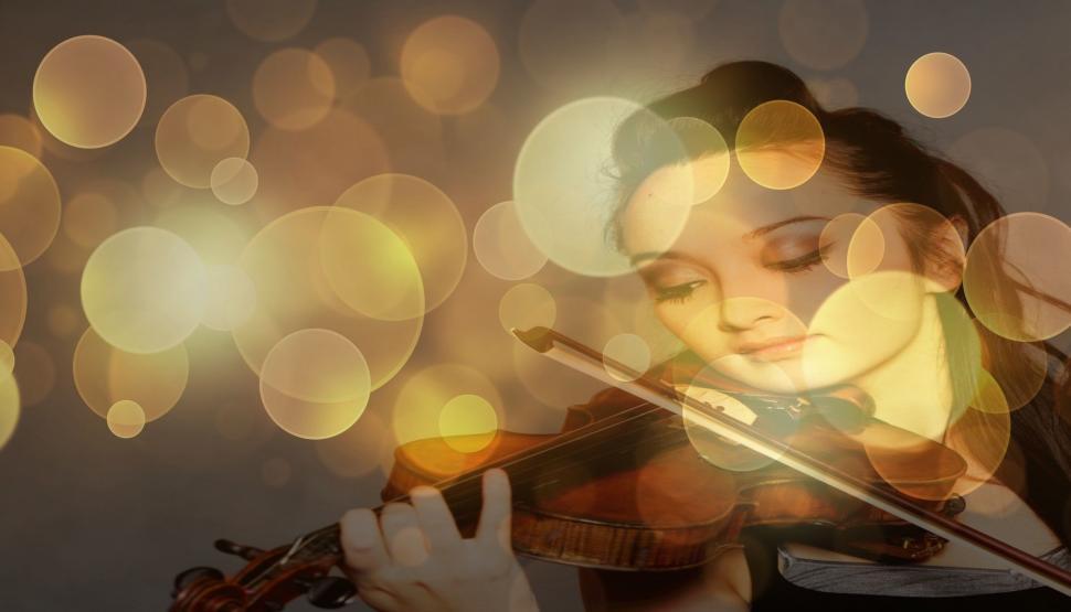Free Image of Woman with violin  