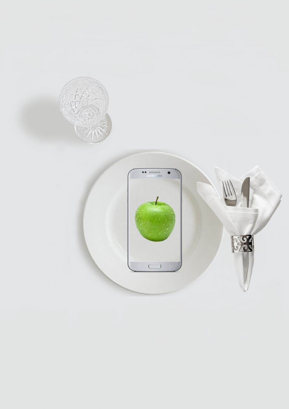 Free Image of Smartphone and Cutlery With Glass - Photomontage 