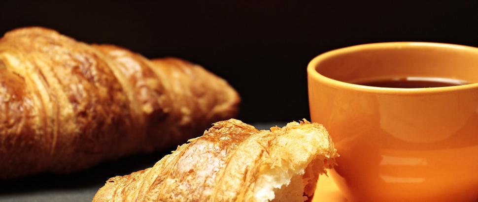 Free Image of Croissant and coffee 