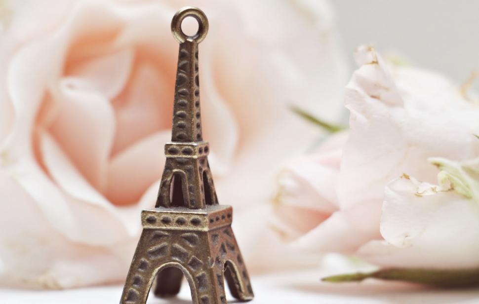 Free Image of Eiffel tower - Souvenir 