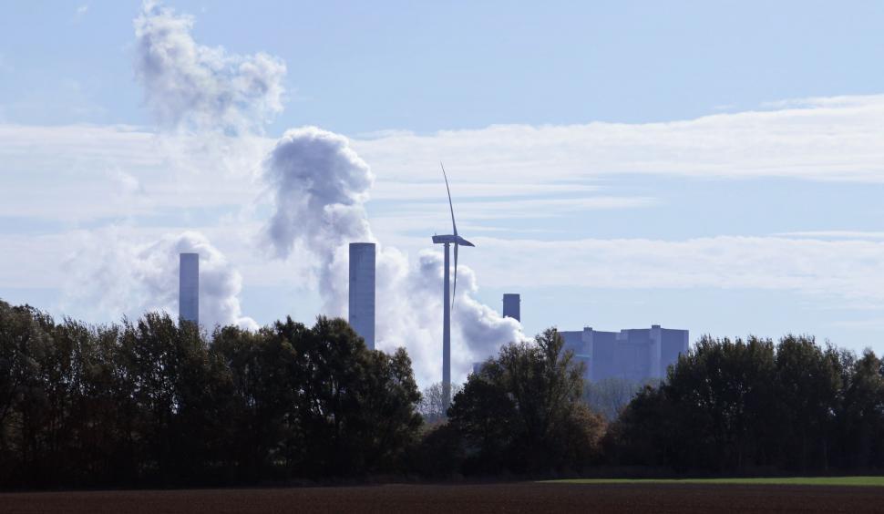 Free Image of Coal-fired power station with Smog 