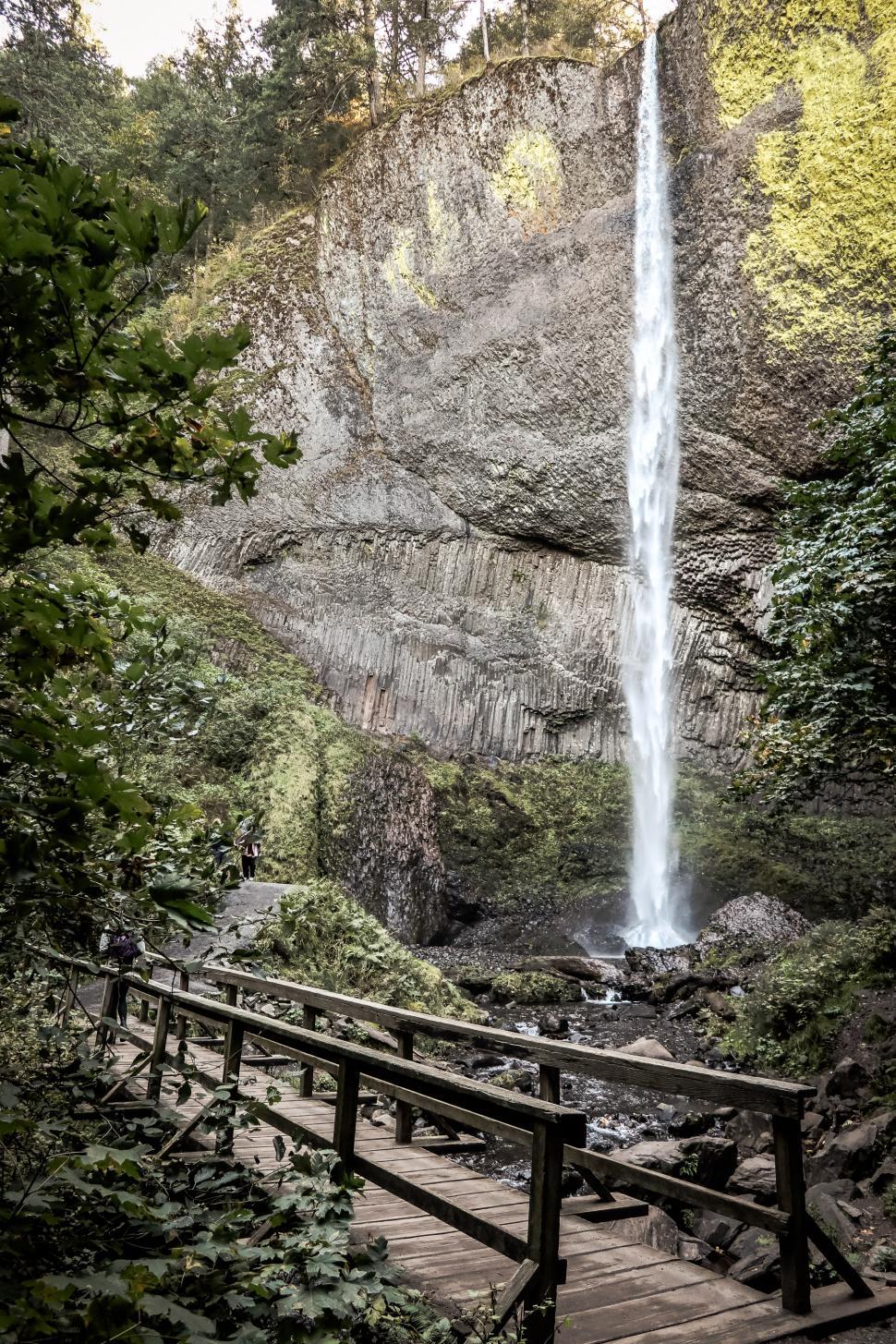 Free Image of Latourell Falls and Nearby Wooden Footbridge 