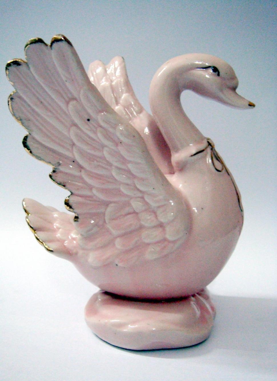 Free Image of Pink Swan 