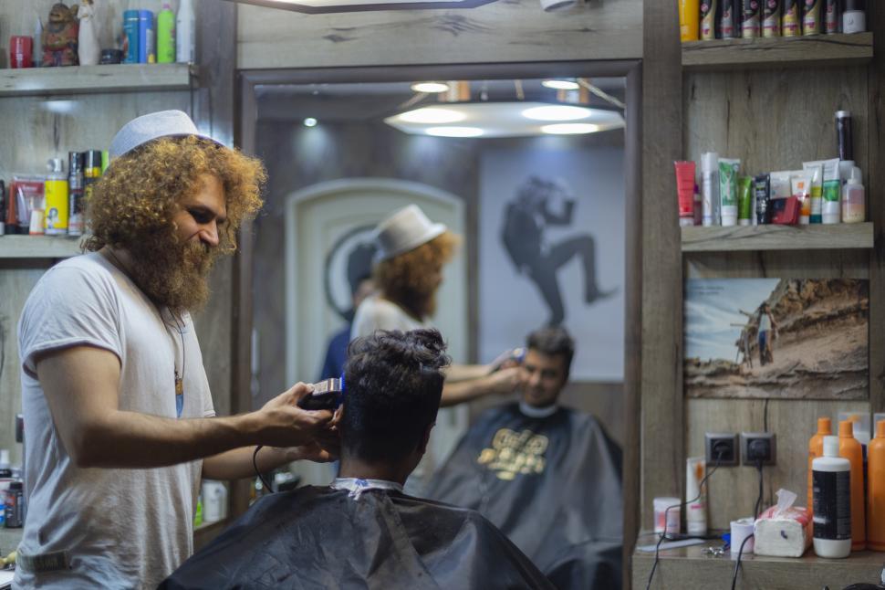 Free Image of jorj barber shop  