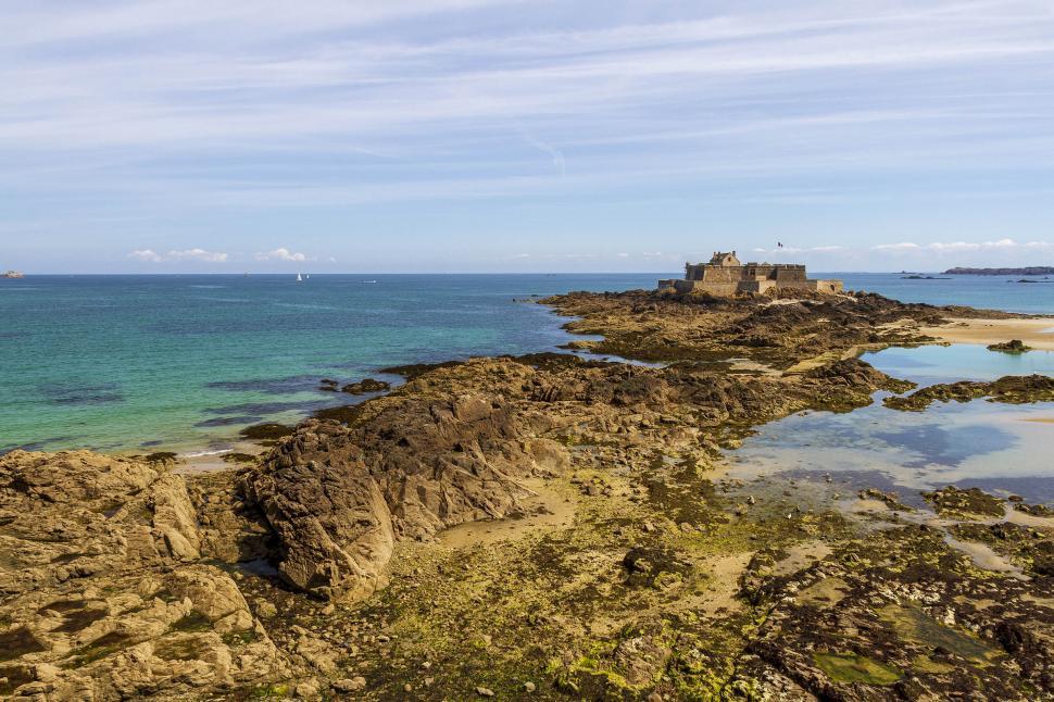 Free Image of Fort National at low tide 