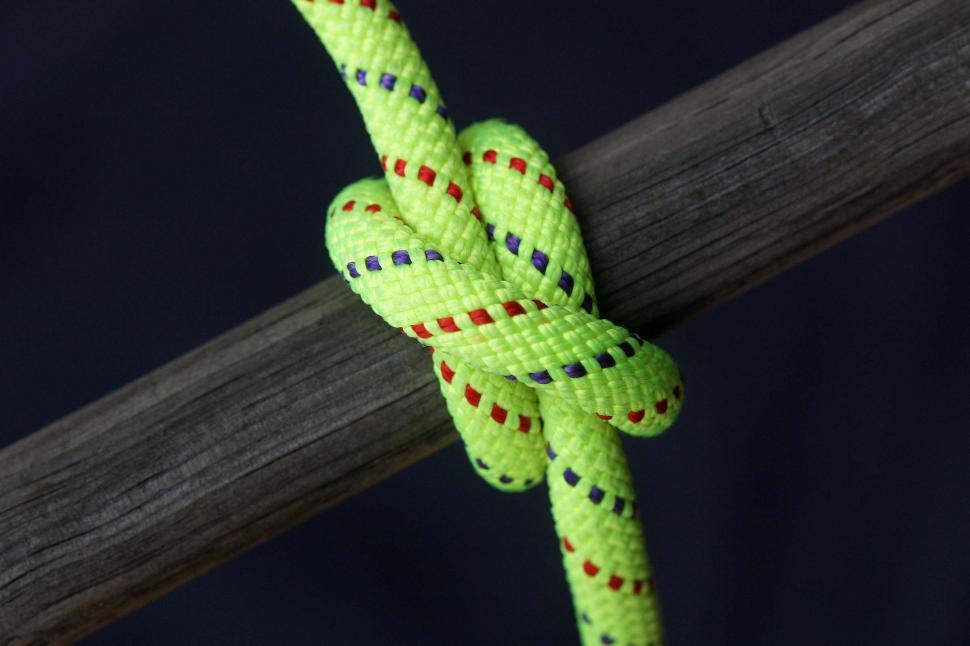 Free Image of Tied Green Rope - Clove hitch 