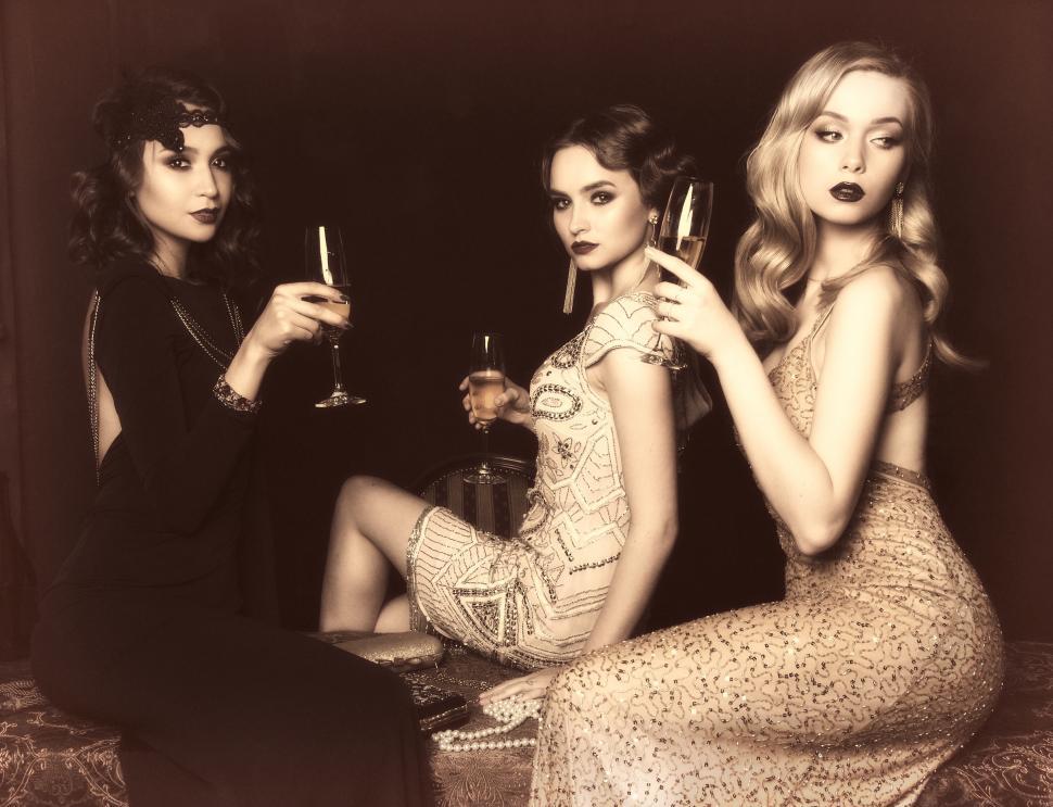 Free Image of Three Ladies Drinking - Vintage Looks 
