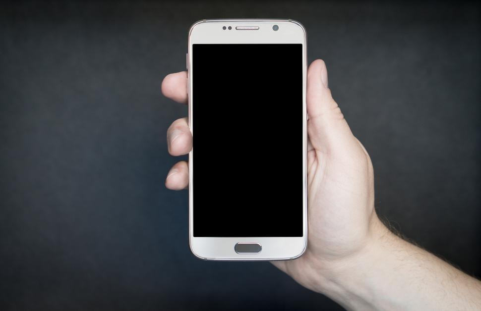 Free Image of A hand posing with a smartphone 