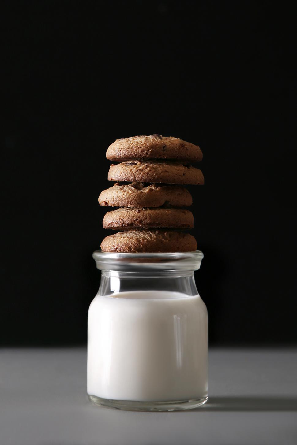 Free Image of Cookies and milk jar 