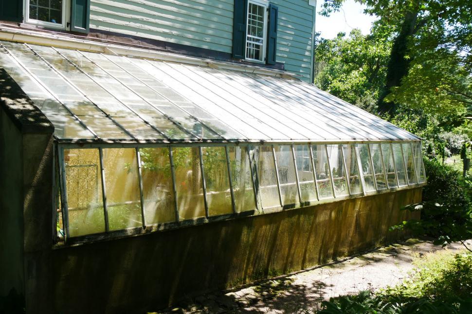 Free Image of Greenhouse attached to house 