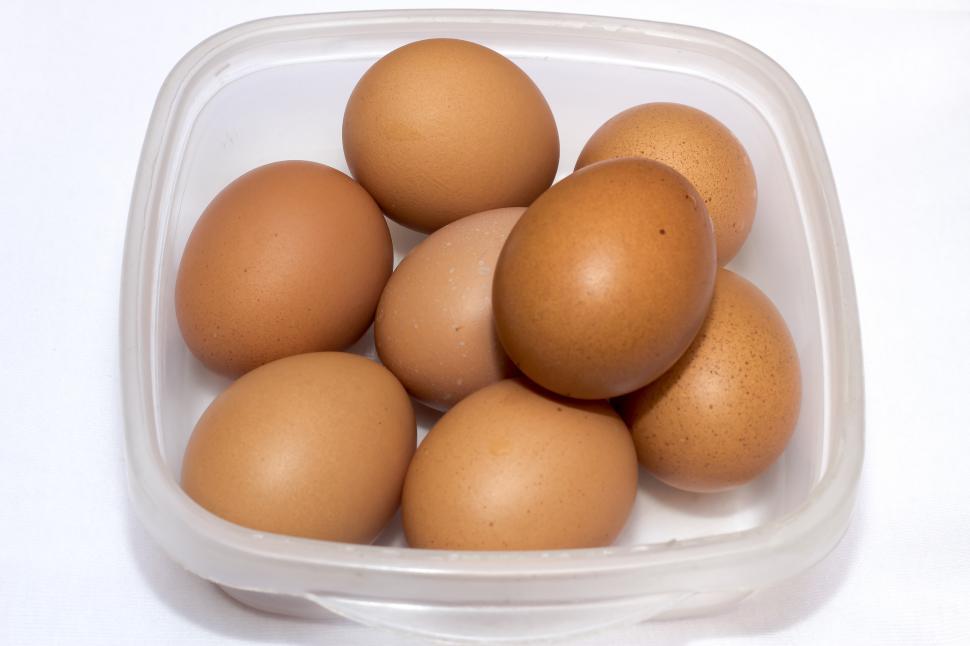 Free Image of Some Eggs On The Table With White Base Eggs In a Bowl 